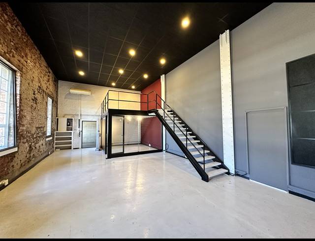 105M² OFFICE TO LET IN WOODSTOCK